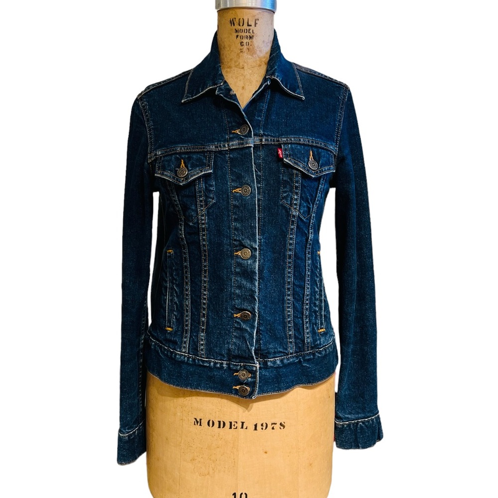 LEVIS Jeans Jacket Size M in excellent preloved condition 98% cotton 2% Lycra